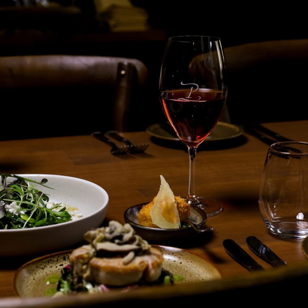 Table-1536px